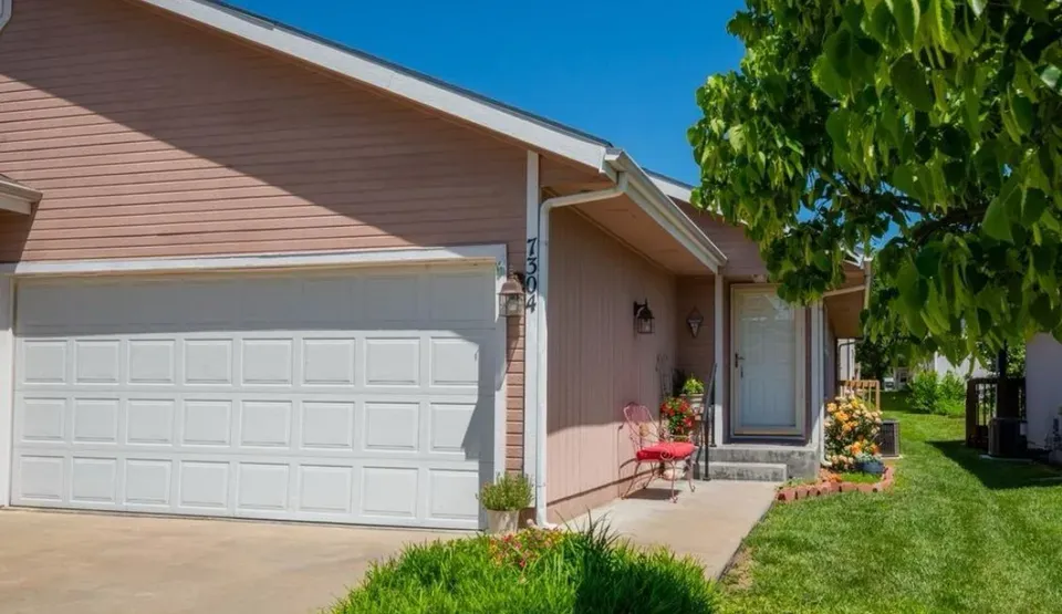 3 Bed 2 Bath Contemporary Multi-Level Townhome in Topeka, KS - 4