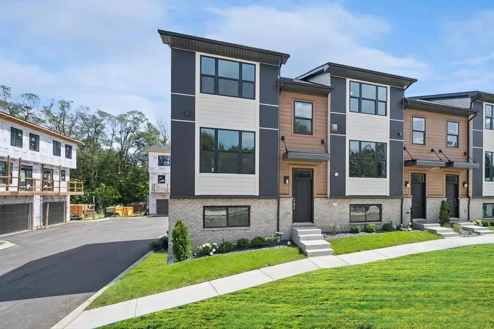 3 Bed 2 Bath Contemporary Multi-Level Townhome in Troy, MI