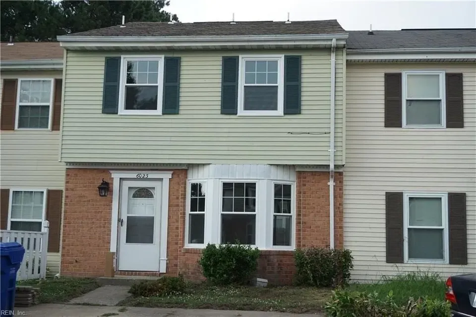 3 Bed 2 Bath Contemporary Multi-Level Townhome in Virginia Beach, VA