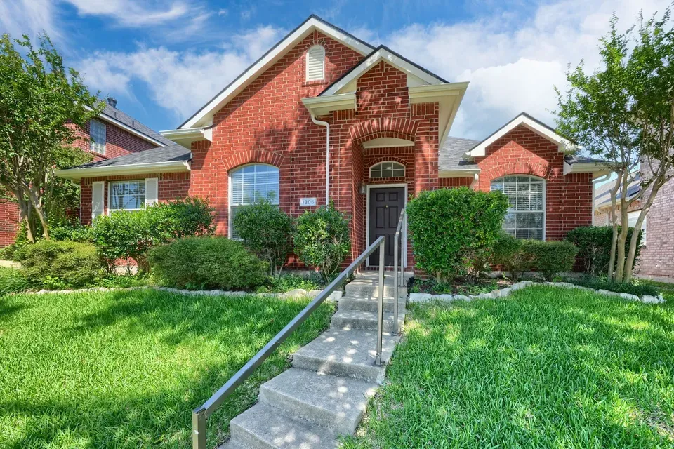3 Bed 2 Bath Established Contemporary Home in Allen, TX - 1