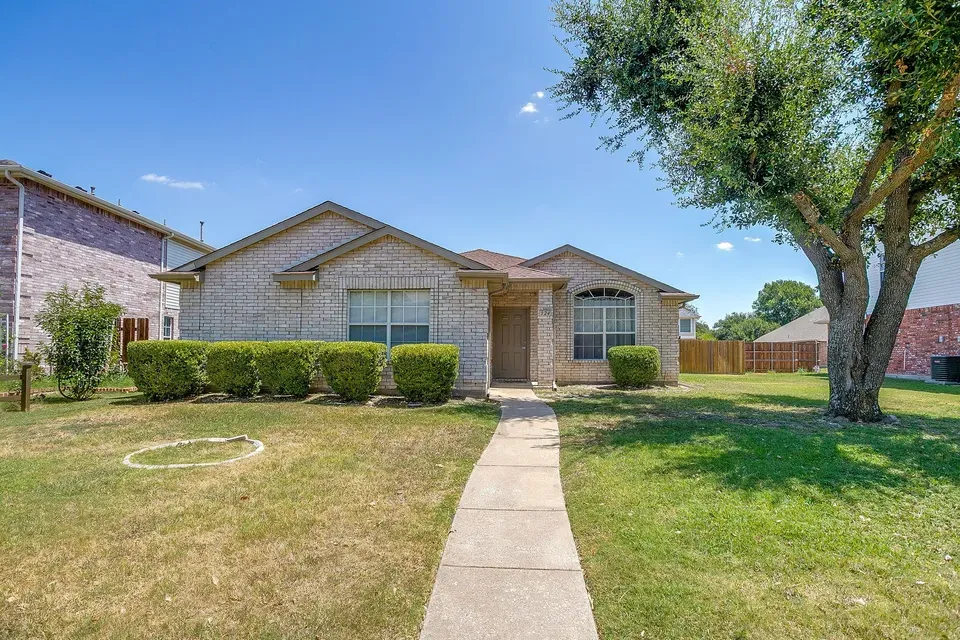 3 Bed 2 Bath Established Contemporary Home in Allen, TX