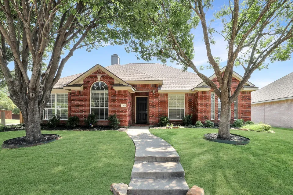 3 Bed 2 Bath Established Contemporary Home in Allen, TX - 1
