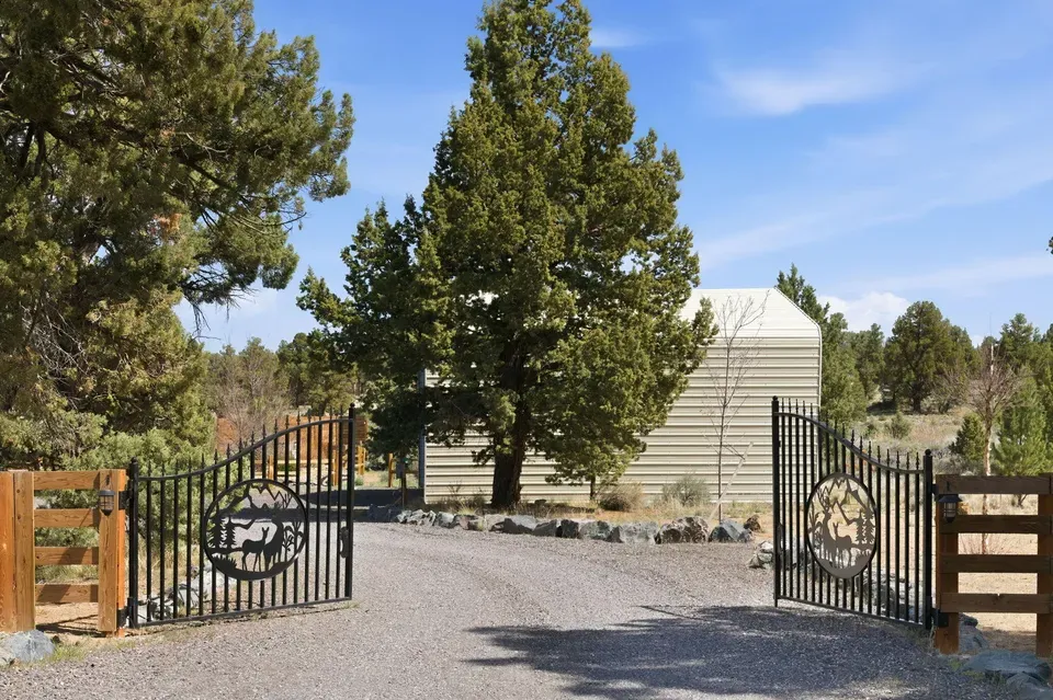 3 Bed 2 Bath Established Contemporary Home in Bend, OR - 2