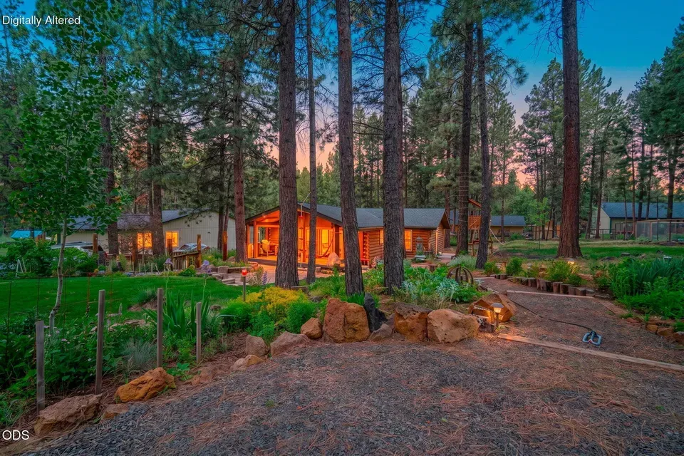 3 Bed 2 Bath Established Contemporary Home in Bend, OR - 1