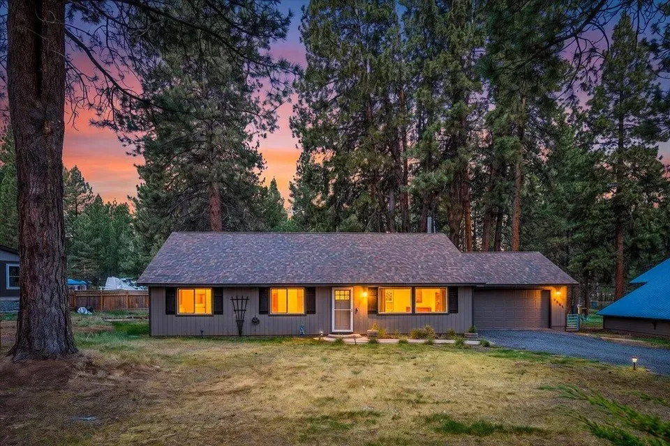 3 Bed 2 Bath Established Contemporary Home in Bend, OR - 1