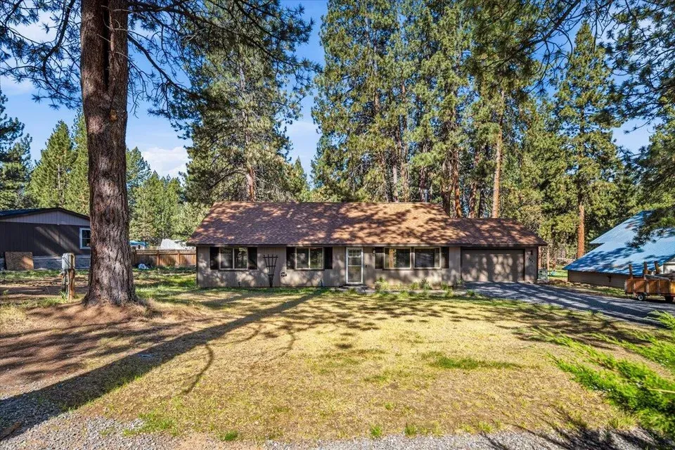 3 Bed 2 Bath Established Contemporary Home in Bend, OR - 2