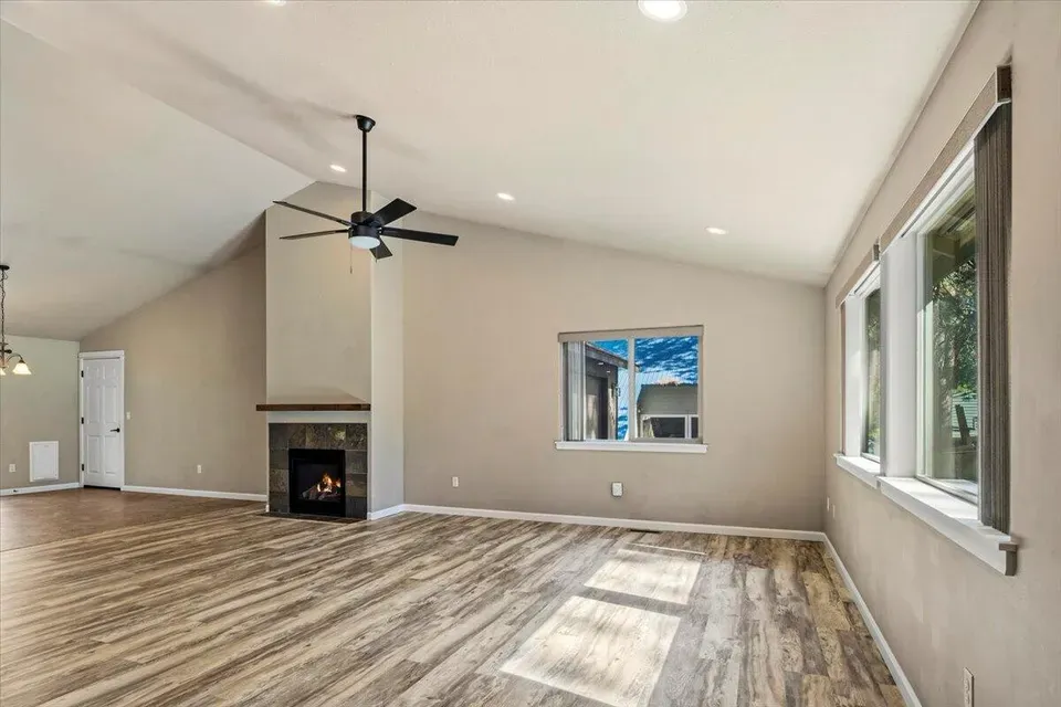 3 Bed 2 Bath Established Contemporary Home in Bend, OR - 3