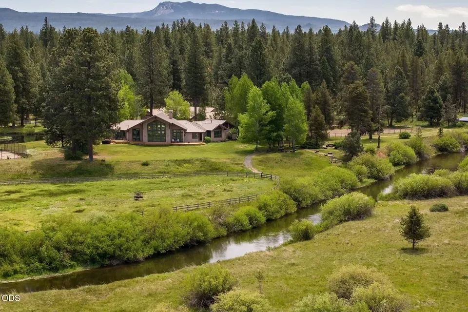 3 Bed 2 Bath Established Contemporary Home in Bend, OR