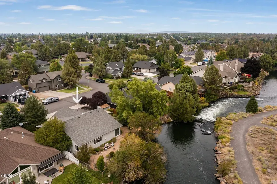 3 Bed 2 Bath Established Contemporary Home in Bend, OR - 1