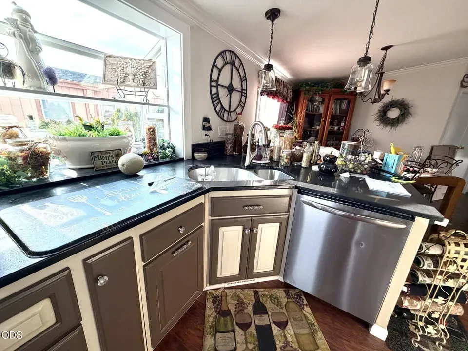 3 Bed 2 Bath Established Contemporary Home in Bend, OR - 3