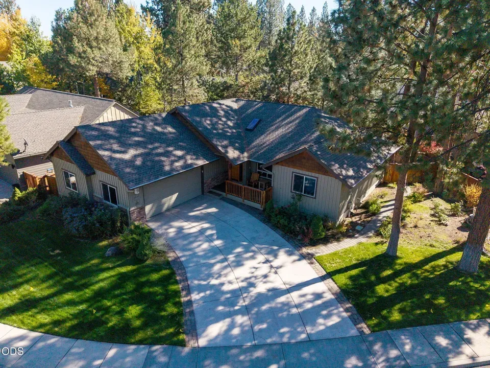 3 Bed 2 Bath Established Contemporary Home in Bend, OR - 2