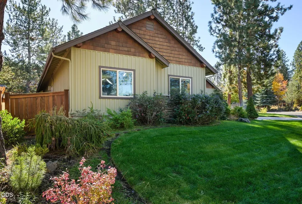 3 Bed 2 Bath Established Contemporary Home in Bend, OR - 3