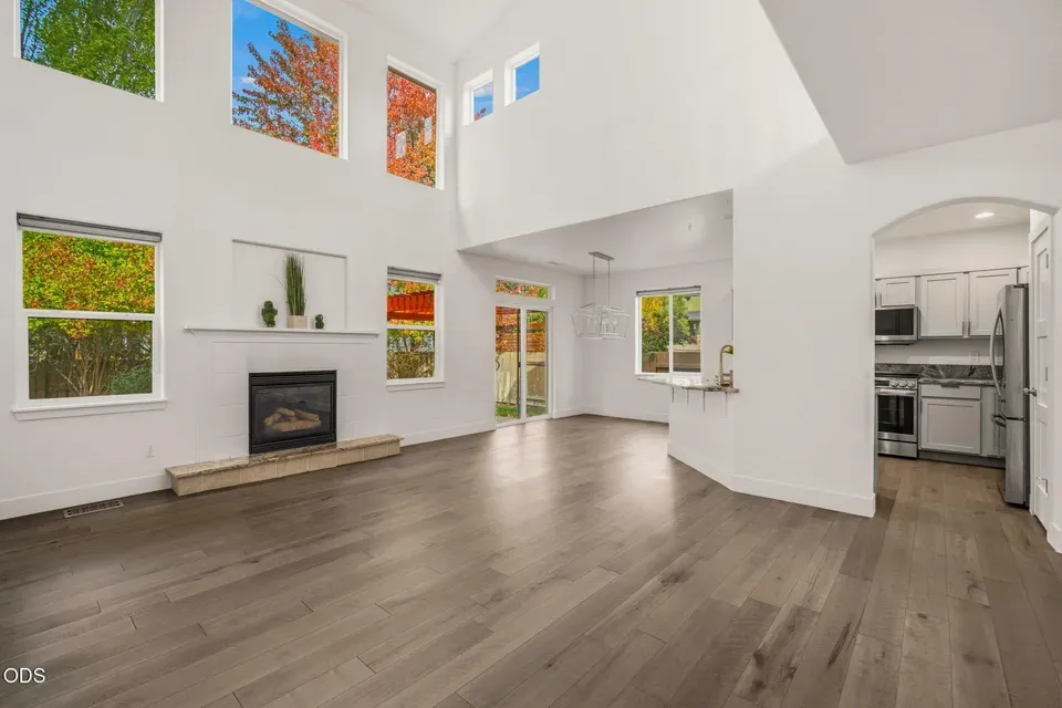 3 Bed 2 Bath Established Contemporary Home in Bend, OR