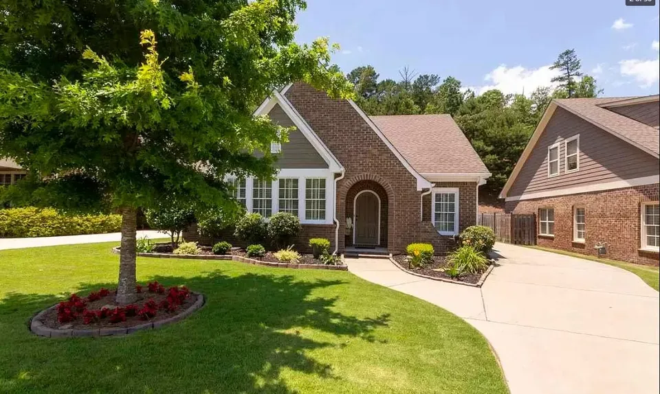 3 Bed 2 Bath Established Contemporary Home in Birmingham, AL - 2