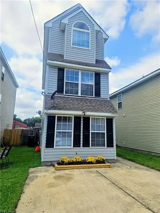 3 Bed 2 Bath Established Contemporary Home in Chesapeake, VA