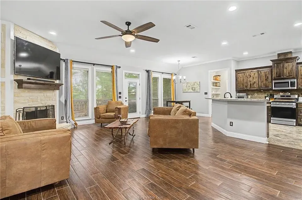 3 Bed 2 Bath Established Contemporary Home in College Station, TX - 4
