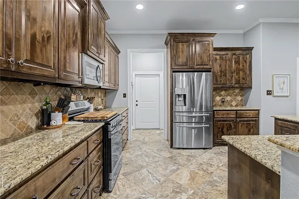 3 Bed 2 Bath Established Contemporary Home in College Station, TX - 5