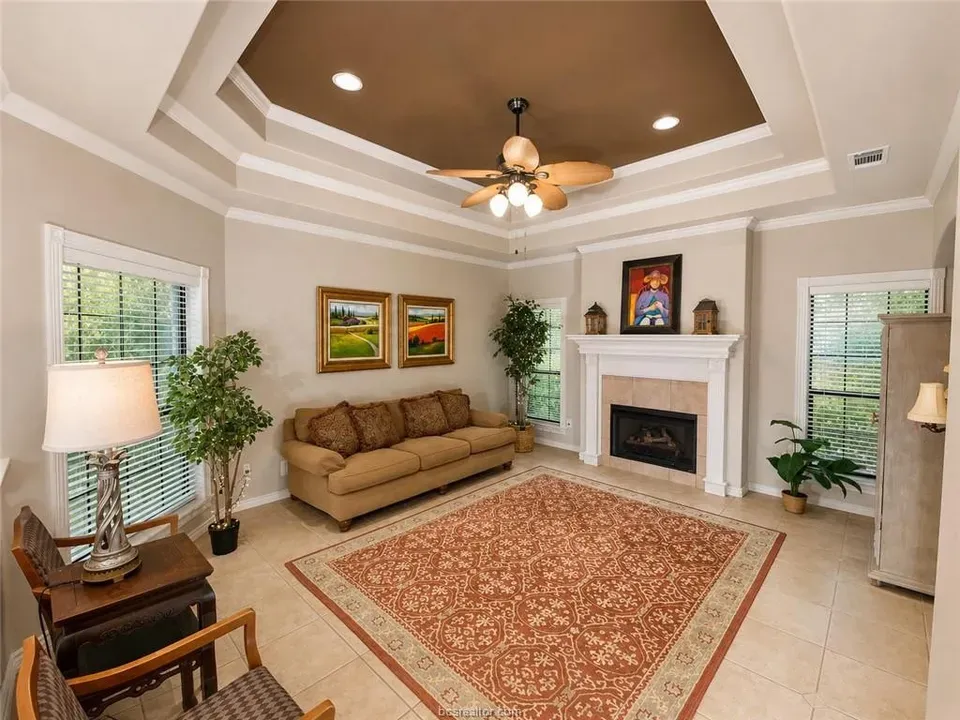 3 Bed 2 Bath Established Contemporary Home in College Station, TX - 3