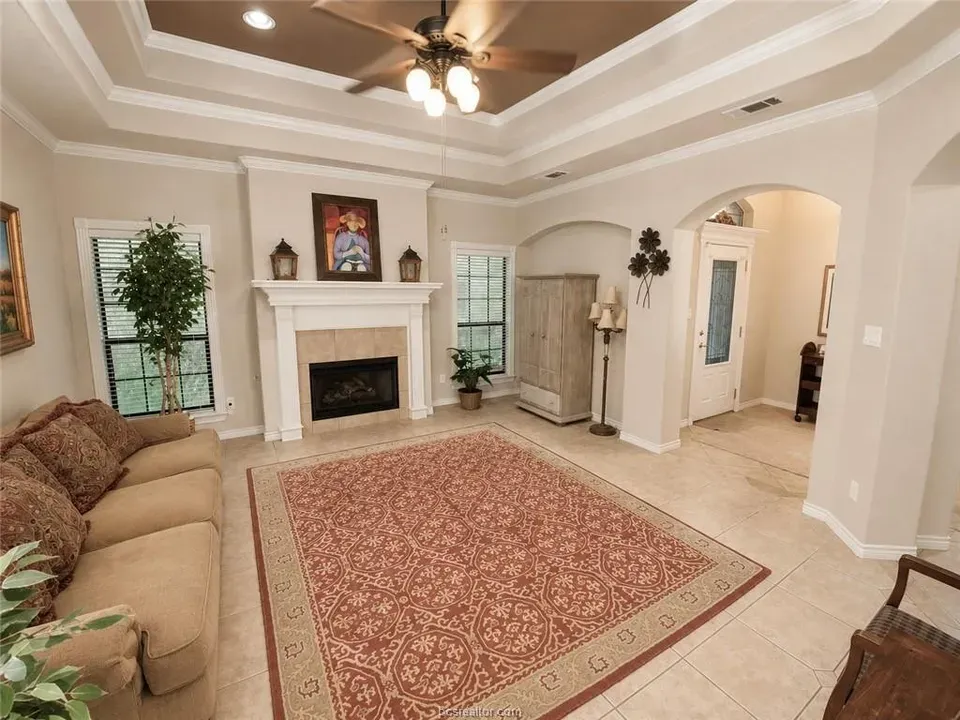3 Bed 2 Bath Established Contemporary Home in College Station, TX - 4