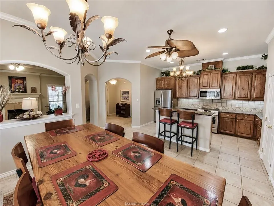 3 Bed 2 Bath Established Contemporary Home in College Station, TX - 5