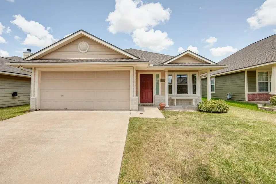 3 Bed 2 Bath Established Contemporary Home in College Station, TX - 1