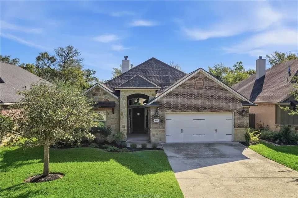 3 Bed 2 Bath Established Contemporary Home in College Station, TX