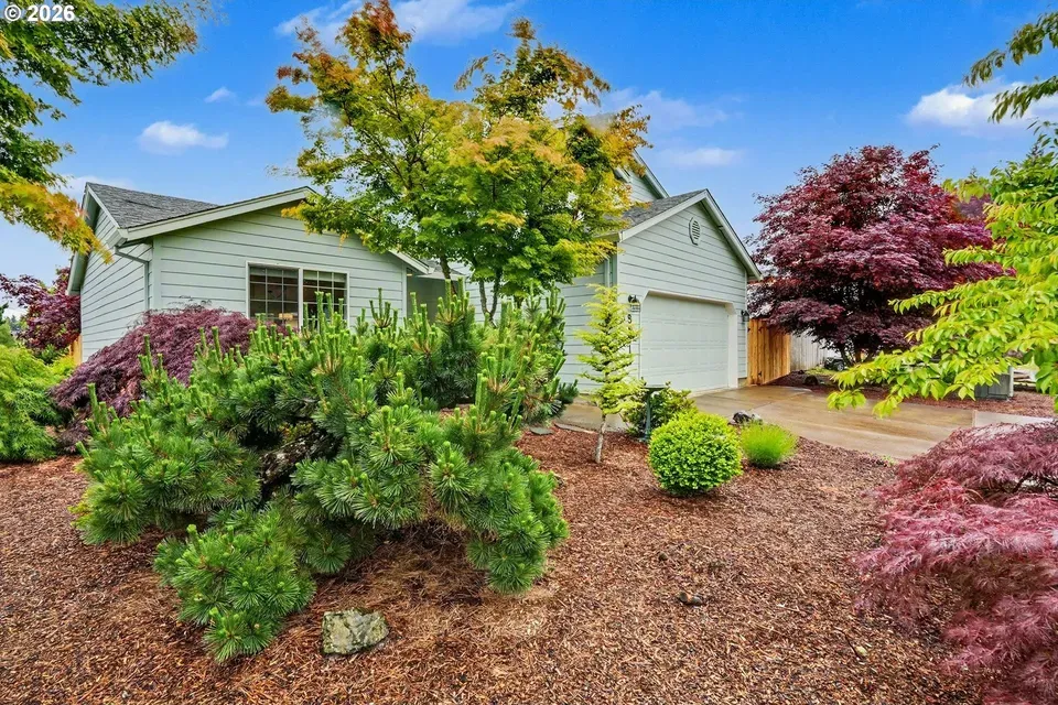 3 Bed 2 Bath Established Contemporary Home in Corvallis, OR - 2