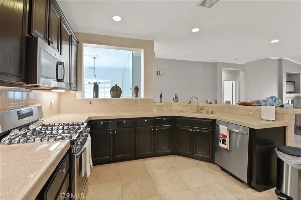 3 Bed 2 Bath Established Contemporary Home in Fontana, CA - 4