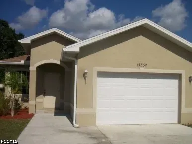3 Bed 2 Bath Established Contemporary Home in Fort Myers, FL - 1
