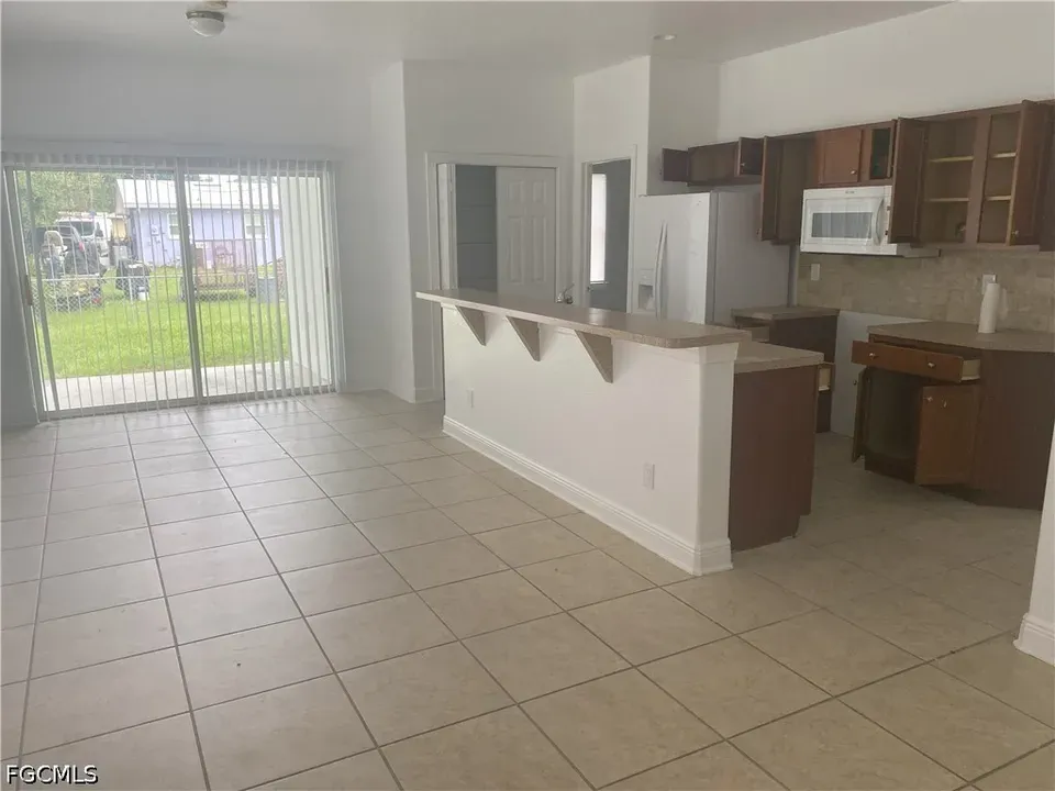 3 Bed 2 Bath Established Contemporary Home in Fort Myers, FL - 2