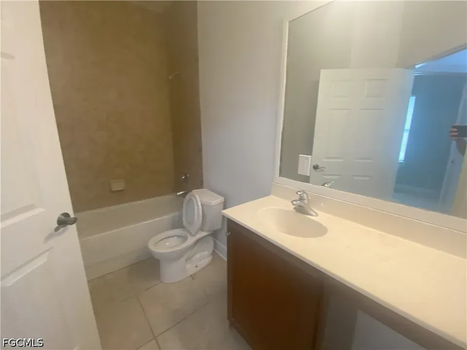 3 Bed 2 Bath Established Contemporary Home in Fort Myers, FL - 5