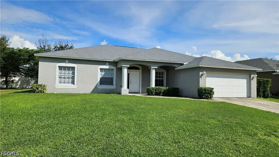 3 Bed 2 Bath Established Contemporary Home in Fort Myers, FL