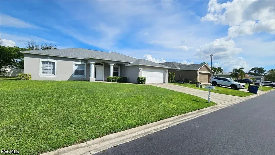 3 Bed 2 Bath Established Contemporary Home in Fort Myers, FL - 2