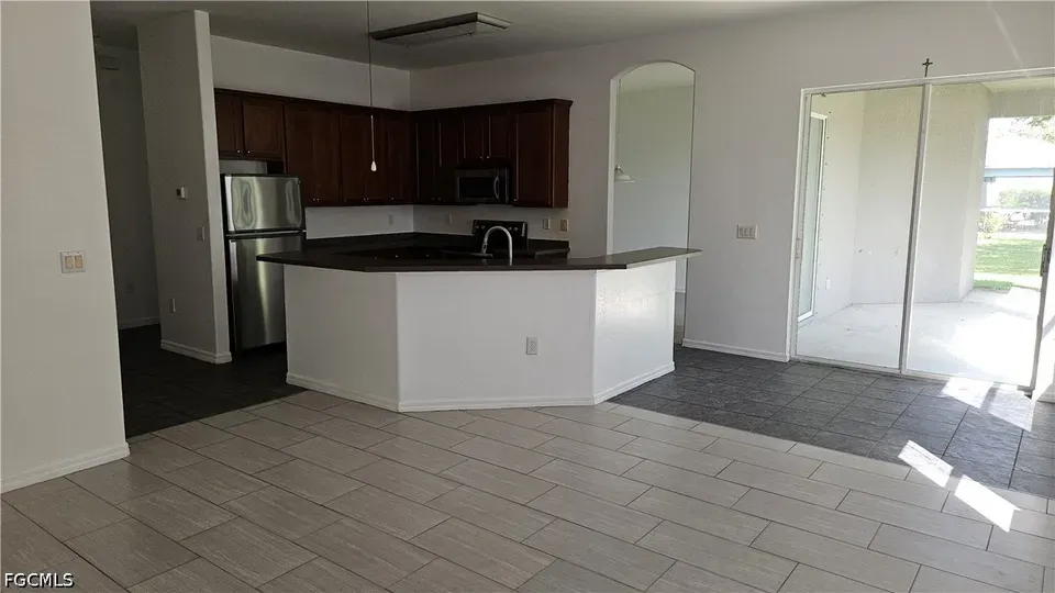 3 Bed 2 Bath Established Contemporary Home in Fort Myers, FL - 5