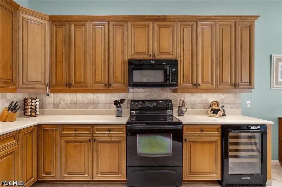 3 Bed 2 Bath Established Contemporary Home in Fort Myers, FL - 5