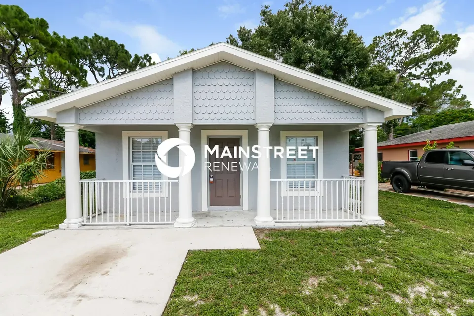 3 Bed 2 Bath Established Contemporary Home in Fort Myers, FL