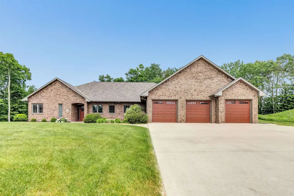 3 Bed 2 Bath Established Contemporary Home in Green Bay, WI