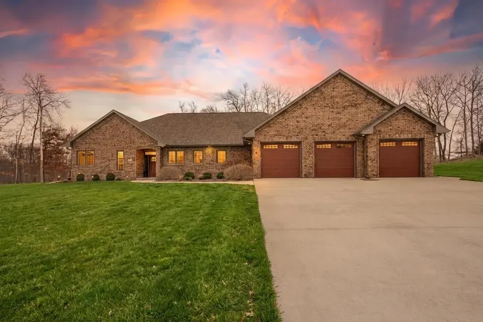 3 Bed 2 Bath Established Contemporary Home in Green Bay, WI - 2