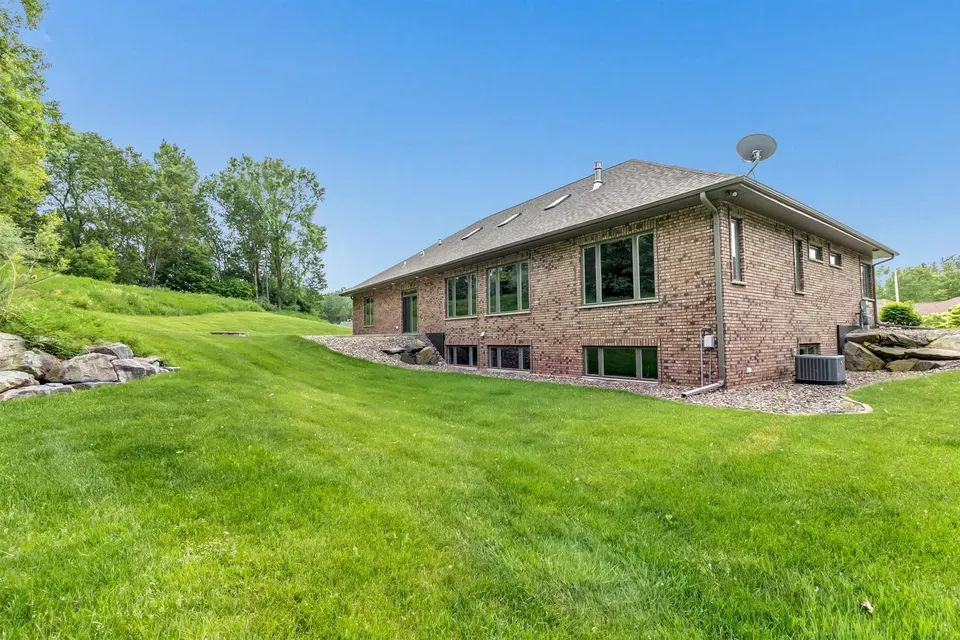 3 Bed 2 Bath Established Contemporary Home in Green Bay, WI - 4