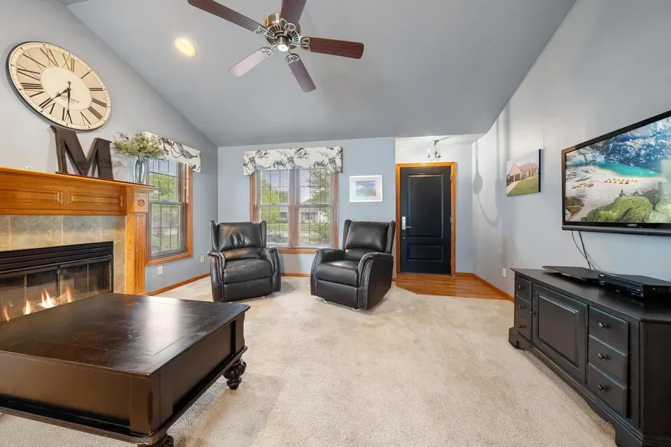 3 Bed 2 Bath Established Contemporary Home in Green Bay, WI - 4