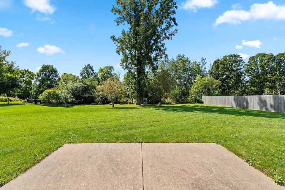 3 Bed 2 Bath Established Contemporary Home in Green Bay, WI - 2