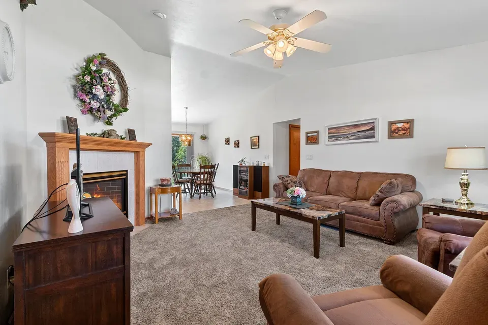 3 Bed 2 Bath Established Contemporary Home in Green Bay, WI - 3