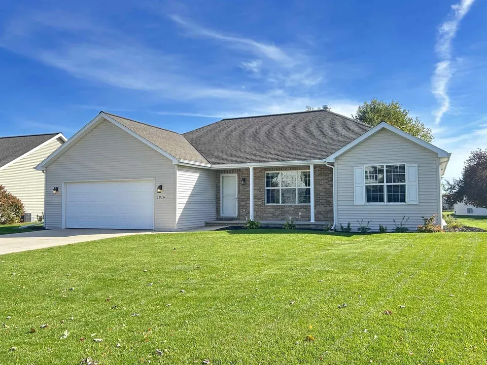 3 Bed 2 Bath Established Contemporary Home in Green Bay, WI - 1