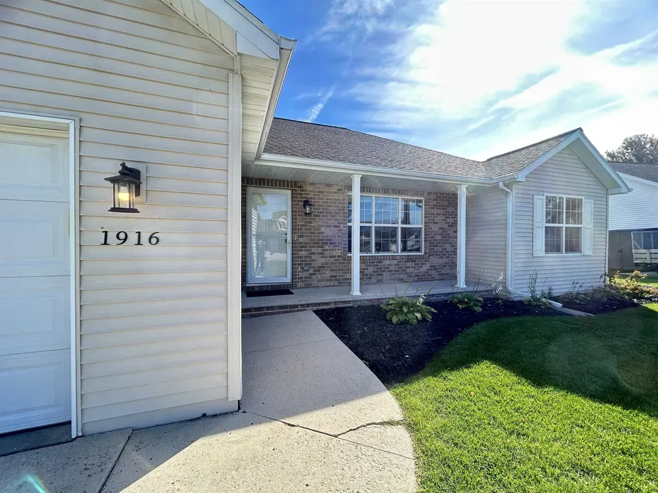 3 Bed 2 Bath Established Contemporary Home in Green Bay, WI - 2