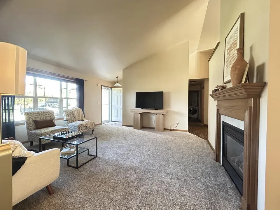 3 Bed 2 Bath Established Contemporary Home in Green Bay, WI - 4