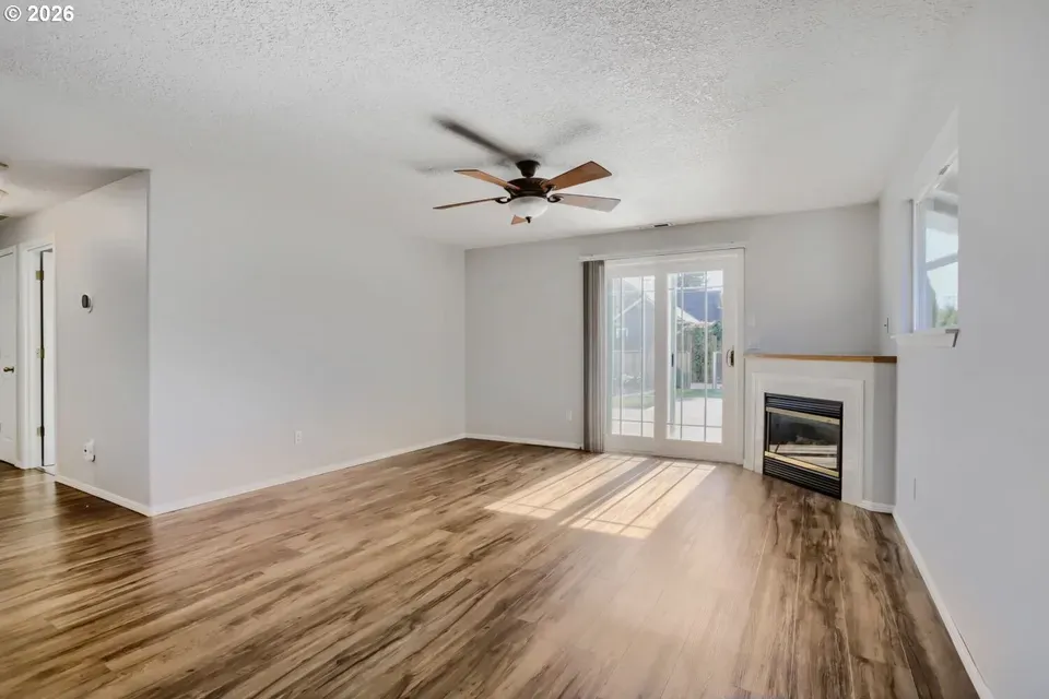 3 Bed 2 Bath Established Contemporary Home in Hillsboro, OR - 2
