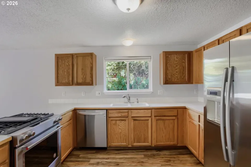 3 Bed 2 Bath Established Contemporary Home in Hillsboro, OR - 5