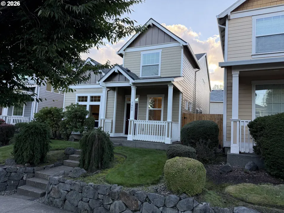 3 Bed 2 Bath Established Contemporary Home in Hillsboro, OR - 2