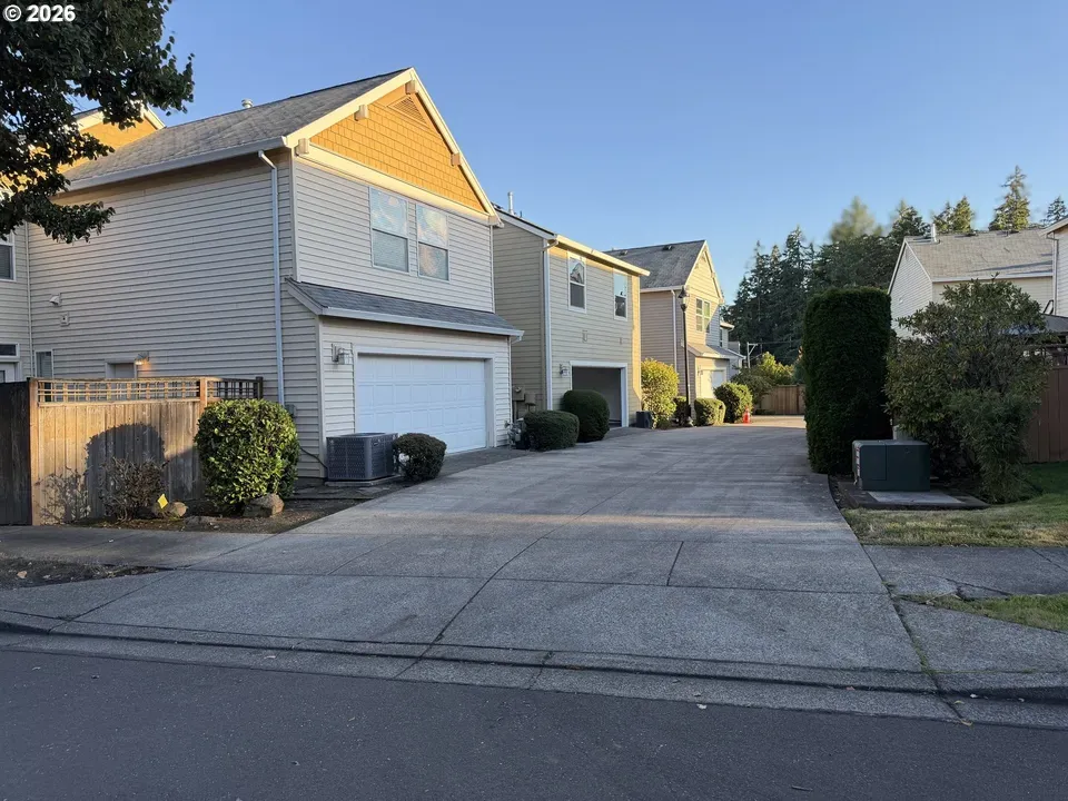 3 Bed 2 Bath Established Contemporary Home in Hillsboro, OR - 3