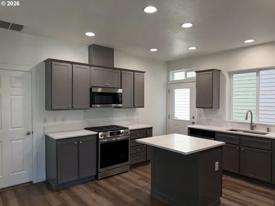 3 Bed 2 Bath Established Contemporary Home in Hillsboro, OR - 5